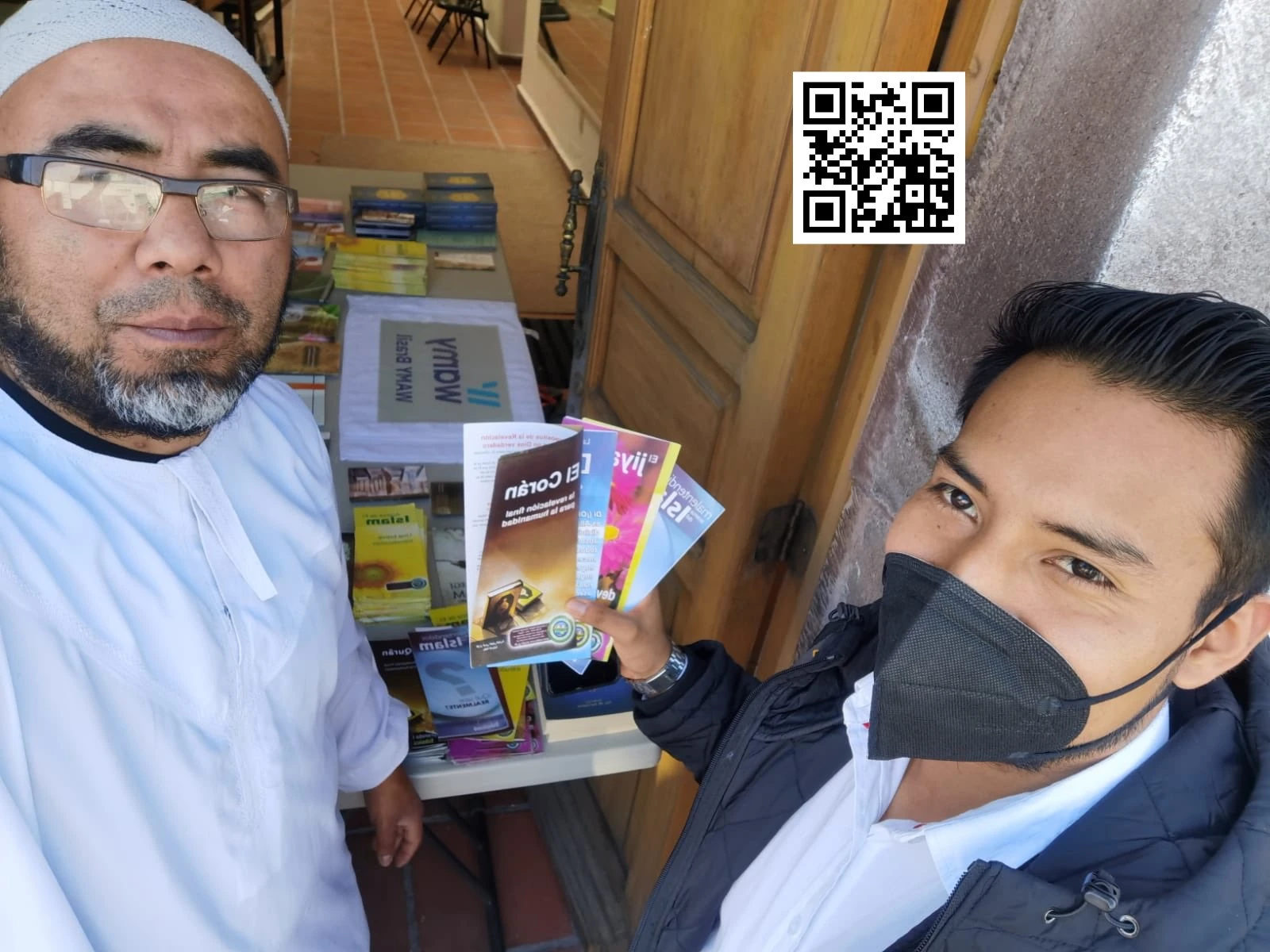 توزيع الكتب والبروشورات للتعريف بالإسلام باللغة الإسبانية في المكسيك