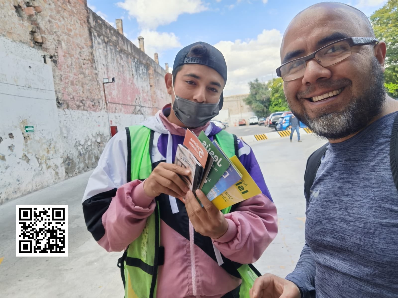 توزيع الكتب والبروشورات للتعريف بالإسلام باللغة الإسبانية في المكسيك