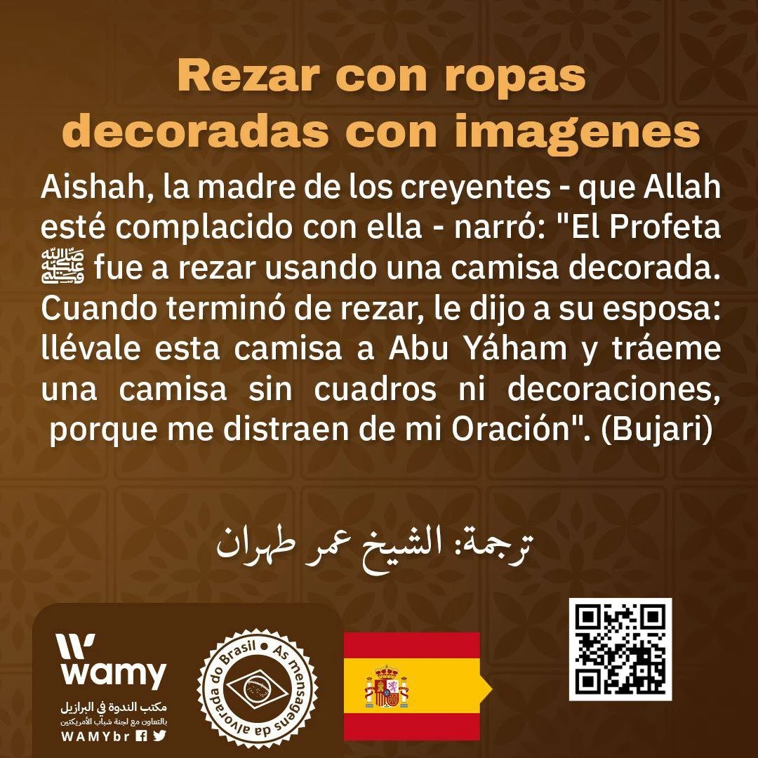 Rezar con ropas decoradas con imagenes