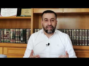 Reze de pé, se não puder, sentado